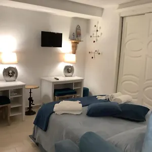 Tinnyhouse , Napoli Italia
