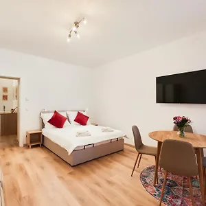 Malixa - In The Heart Of Next To Metro Apartment Wien